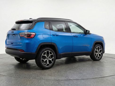 Used 2025 Jeep Compass Limited image 9