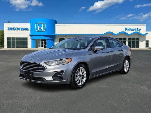 Used 2020 Ford Fusion SE image 1