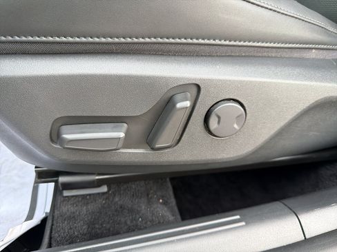 Used 2023 Kia Niro EX w/ EX Cold Weather Package FWD image 19