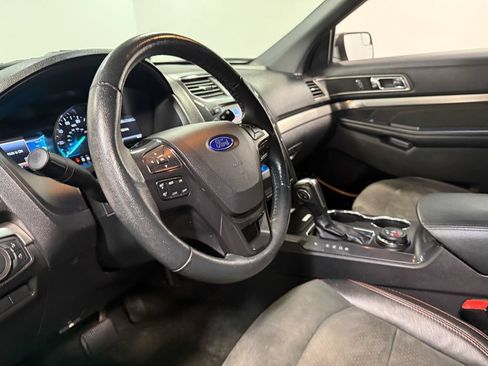 Used 2018 Ford Explorer XLT w/ Equipment Group 202A AWD/4WD image 76