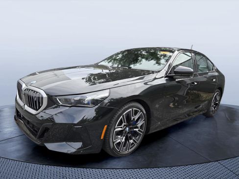 Certified 2026 BMW i5 eDrive40 w/ M Sport Package AWD/4WD image 3