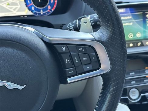 Used 2020 Jaguar F-PACE SVR image 27