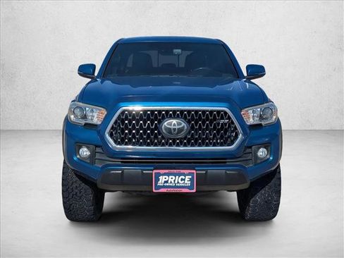 Used 2018 Toyota Tacoma TRD Off-Road image 2