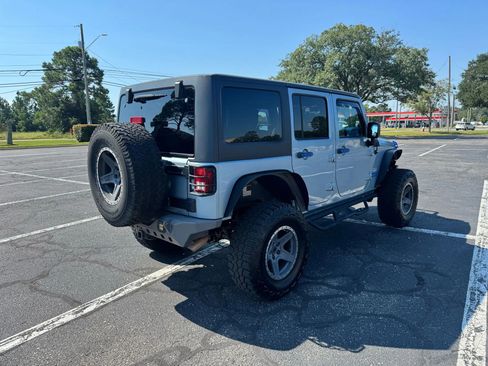 Used 2012 Jeep Wrangler Unlimited Sahara w/ Connectivity Group image 6