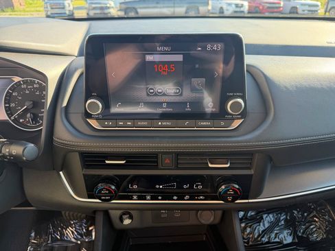 Used 2025 Nissan Rogue SV FWD image 29