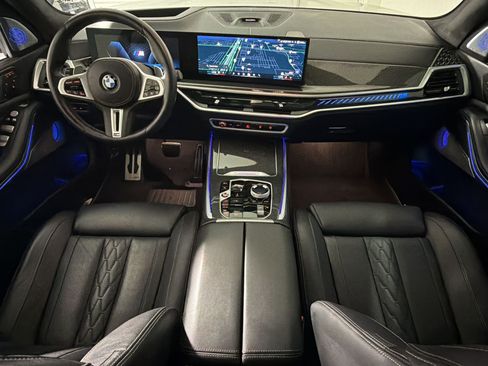 Used 2025 BMW X7 M60i AWD/4WD image 26
