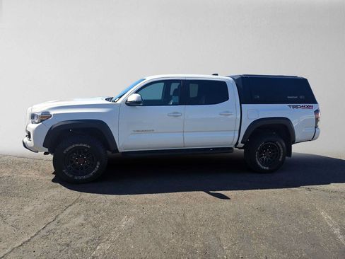 Used 2022 Toyota Tacoma TRD Off-Road w/ Technology Package AWD/4WD image 6