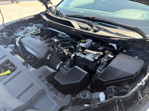 Used 2025 Nissan Rogue S FWD image 32