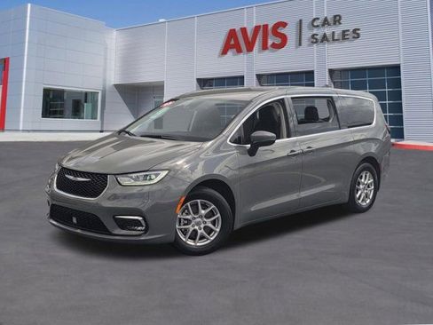 Used 2023 Chrysler Pacifica Touring-L image 1