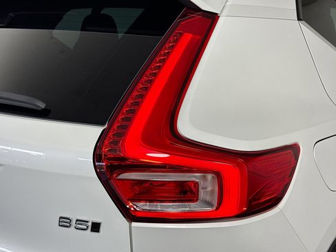 Used 2023 Volvo XC40 B5 Plus image 34