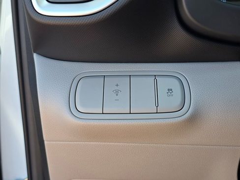 New 2025 Hyundai Venue SEL image 38