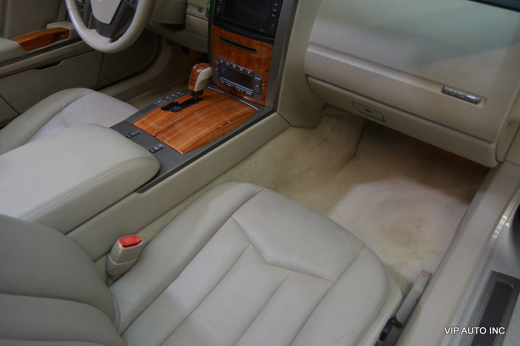 Used 2006 Cadillac XLR RWD image 32