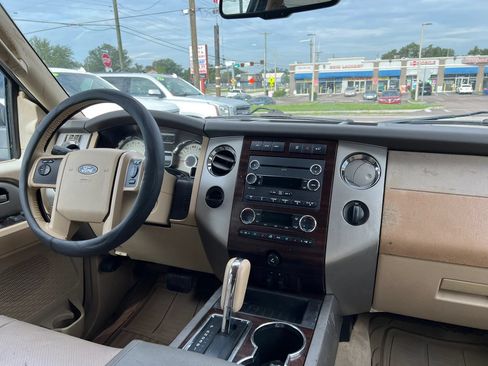 Used 2013 Ford Expedition XLT RWD image 15