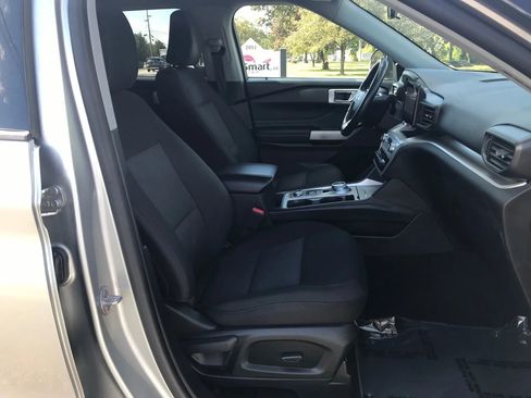 Used 2022 Ford Explorer XLT image 46