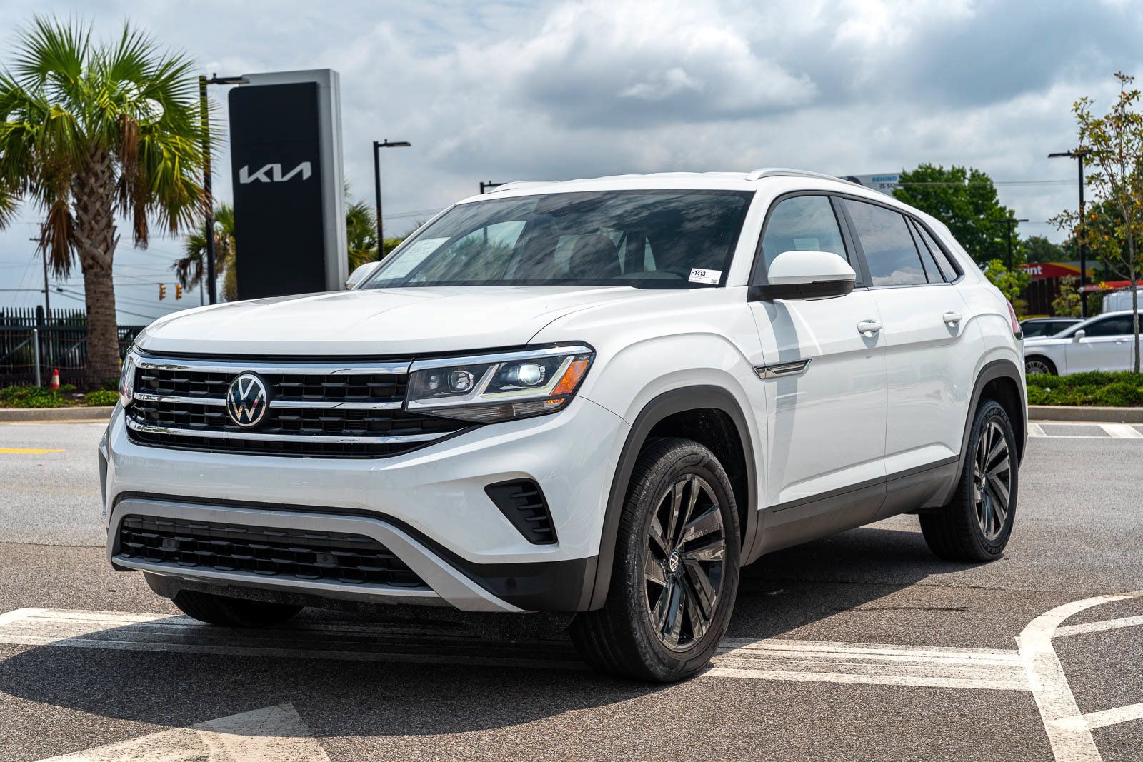 Used 2023 Volkswagen Atlas Cross Sport SE w/ Black Wheel Package FWD image 3