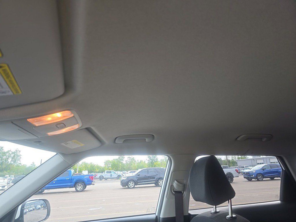 Used 2025 Kia Soul LX w/ LX Technology Package FWD image 11