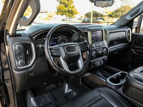 Used 2022 GMC Sierra 3500 Denali w/ Denali Black Diamond Edition image 12