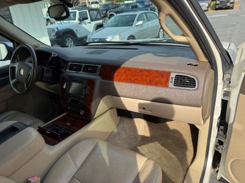 Used 2010 Chevrolet Suburban LTZ image 13