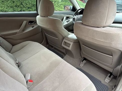 Used 2010 Toyota Camry LE FWD image 28