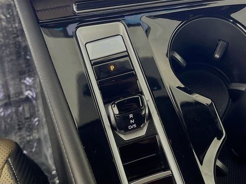 Used 2024 Volkswagen Atlas Cross Sport SE image 24