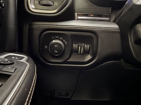 Used 2022 RAM 3500 Limited AWD/4WD image 36