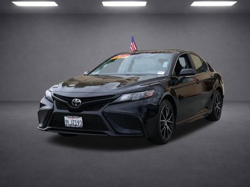 Used 2024 Toyota Camry SE image 8