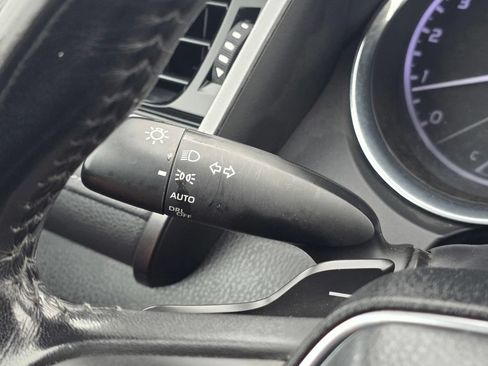 Used 2019 Toyota Camry SE FWD image 35