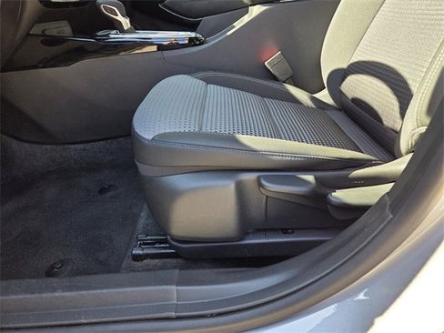 Certified 2025 Chevrolet Trax LT w/ LT Convenience Package image 28