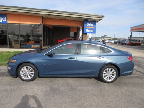 Used 2024 Chevrolet Malibu LT FWD image 2