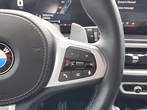 Certified 2025 BMW X7 M60i AWD/4WD image 23