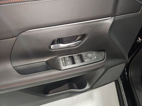 Used 2025 Nissan Kicks SR image 29