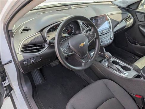 Used 2025 Chevrolet Malibu LT FWD image 9
