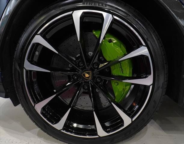 Used 2020 Lamborghini Urus AWD/4WD image 27