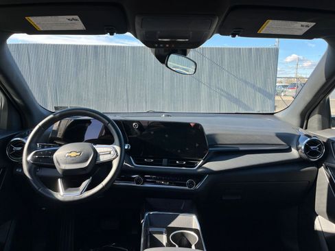 Used 2025 Chevrolet Equinox LT image 32