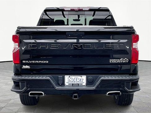 Used 2022 Chevrolet Silverado 1500 High Country w/ Technology Package image 4