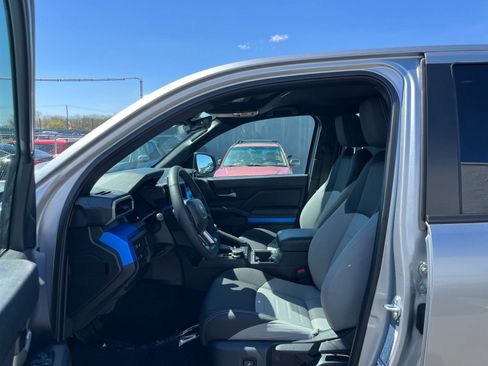 Used 2025 Toyota Tacoma TRD Off-Road image 27