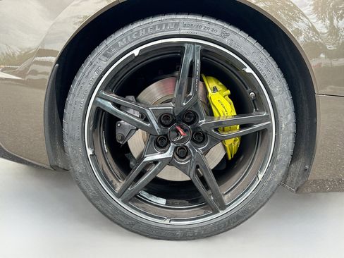 Used 2021 Chevrolet Corvette Stingray Premium Cpe w/ Z51 Performance Package image 30