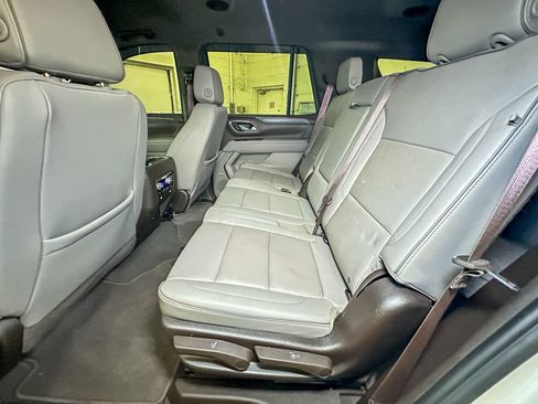 Used 2024 GMC Yukon SLT w/ SLT Luxury Package AWD/4WD image 32