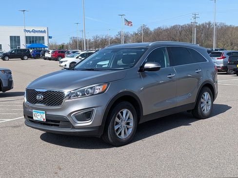 Used 2016 Kia Sorento LX w/ LX Convenience Package FWD image 2