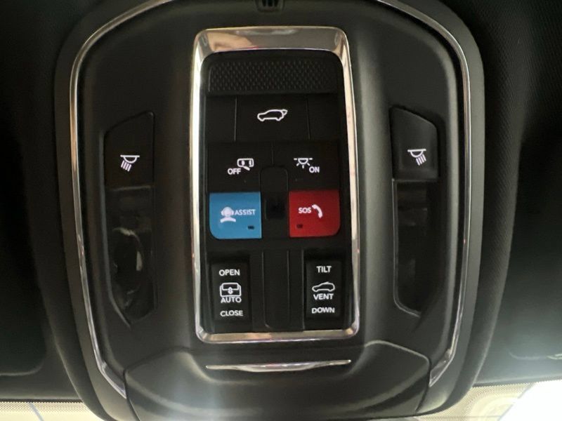 Used 2023 Jeep Grand Cherokee Altitude AWD/4WD image 28