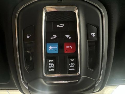 Used 2023 Jeep Grand Cherokee Altitude AWD/4WD image 28