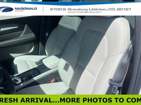 Used 2025 Volvo XC40 B5 Ultra image 5