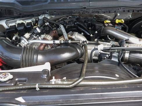 Used 2018 Ford F250 Lariat w/ Lariat Value Package AWD/4WD image 16