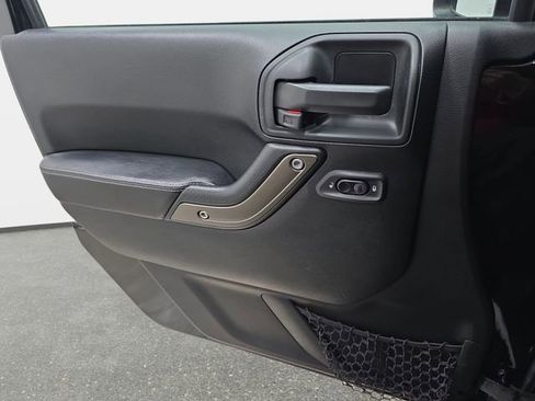 Used 2018 Jeep Wrangler Unlimited Sport image 22