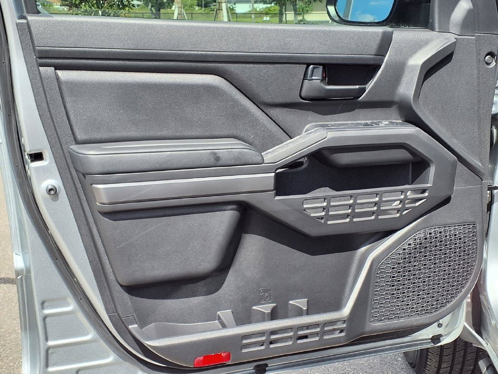 Used 2024 Toyota Tacoma SR5 AWD/4WD image 27