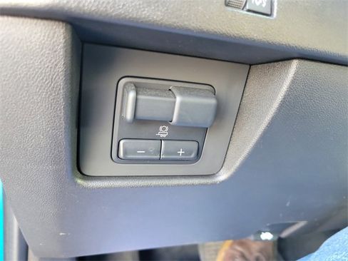 Used 2024 GMC Canyon Elevation w/ Convenience Package image 29