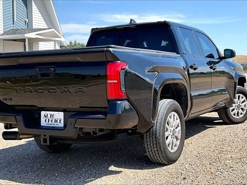 Used 2025 Toyota Tacoma SR5 AWD/4WD image 5