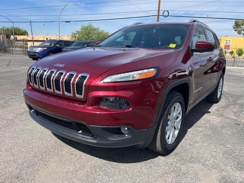 Used 2018 Jeep Cherokee Latitude AWD/4WD image 11