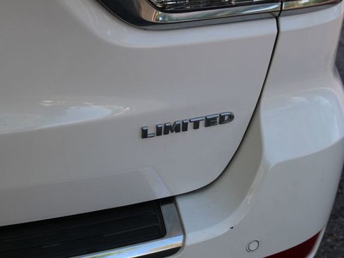 Used 2017 Jeep Grand Cherokee Limited image 42