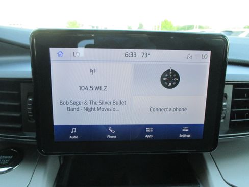 Used 2024 Ford Explorer XLT AWD/4WD image 17
